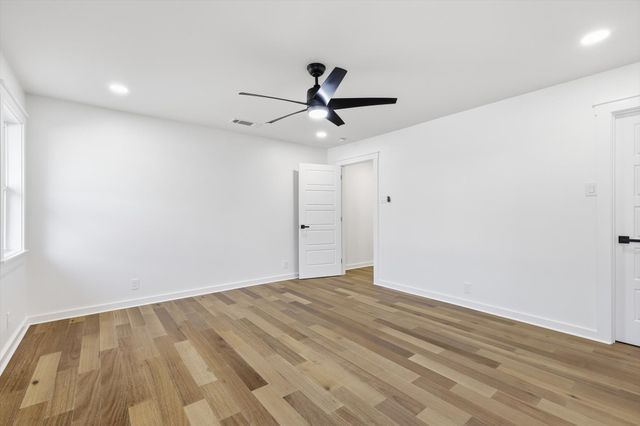 8454 Swift Avenue, Dallas, TX 75228