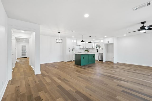 8454 Swift Avenue, Dallas, TX 75228