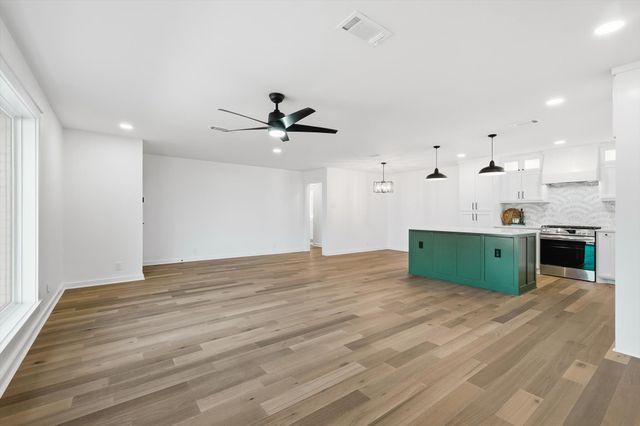 8454 Swift Avenue, Dallas, TX 75228