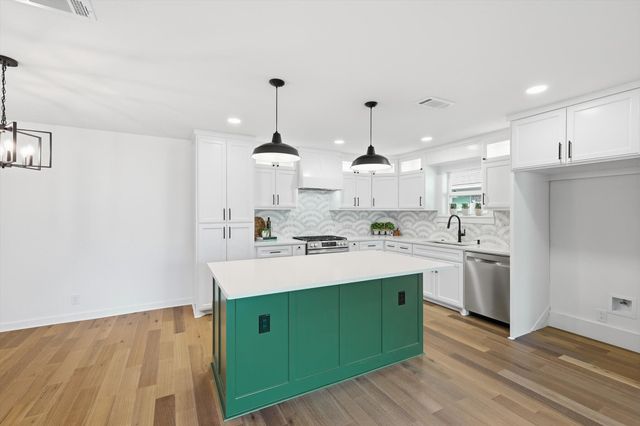 8454 Swift Avenue, Dallas, TX 75228