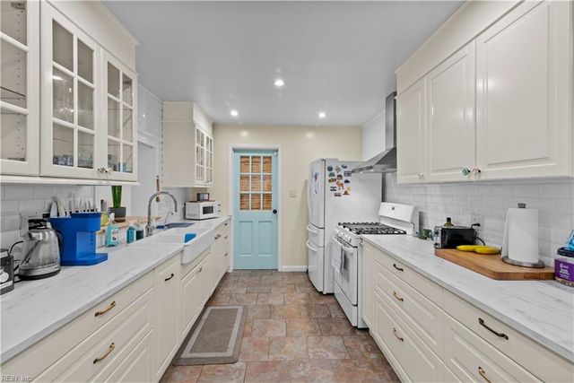 1202 Frosty RD, Chesapeake, VA 23325