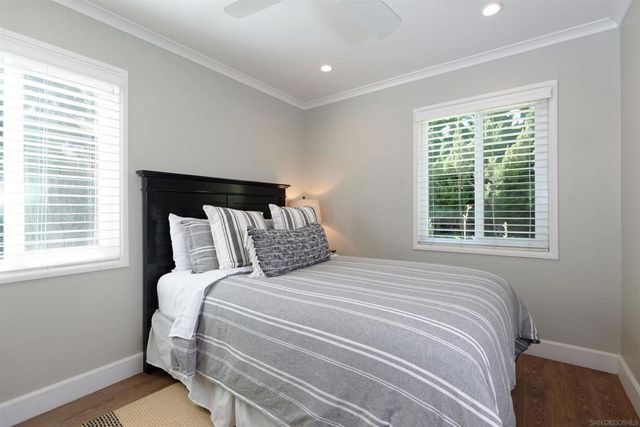 9480 Poole St, La Jolla, CA 92037