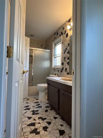 639 Townline Road, Hauppauge, NY 11788