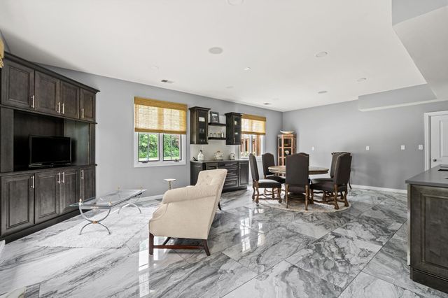 329 W Circle Drive, North Muskegon City, MI 49445