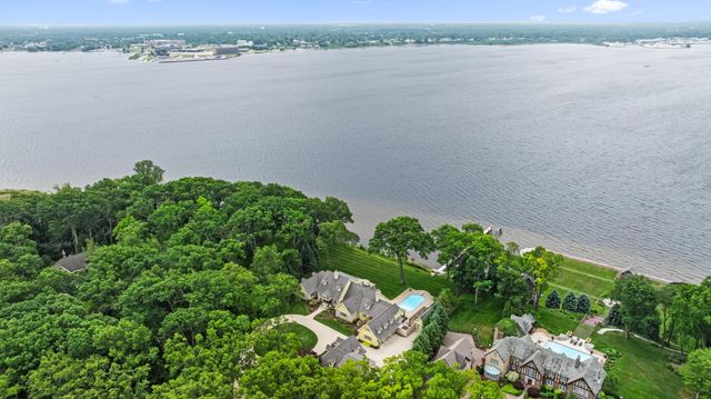 329 W Circle Drive, North Muskegon City, MI 49445