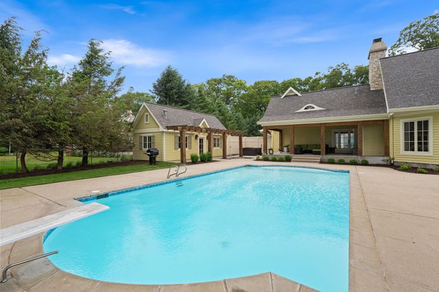 329 W Circle Drive, North Muskegon City, MI 49445