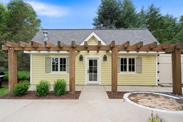 329 W Circle Drive, North Muskegon City, MI 49445
