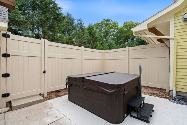 329 W Circle Drive, North Muskegon City, MI 49445