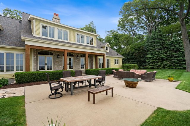 329 W Circle Drive, North Muskegon City, MI 49445