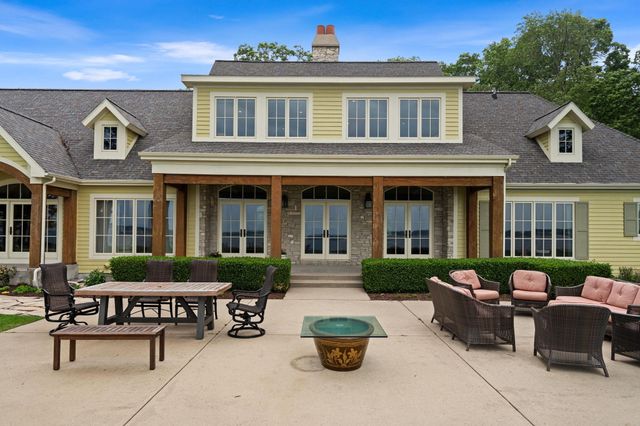 329 W Circle Drive, North Muskegon City, MI 49445