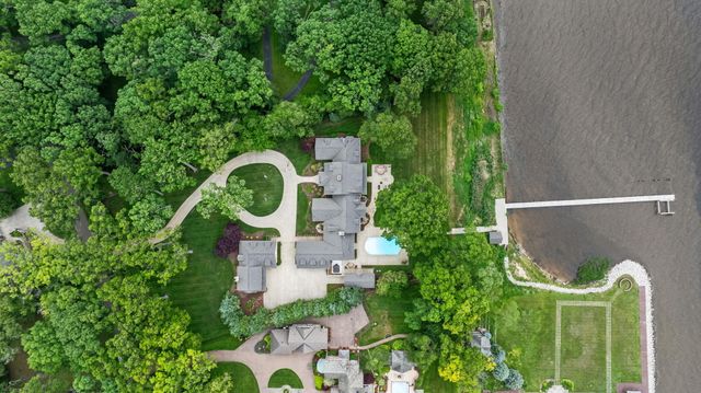 329 W Circle Drive, North Muskegon City, MI 49445