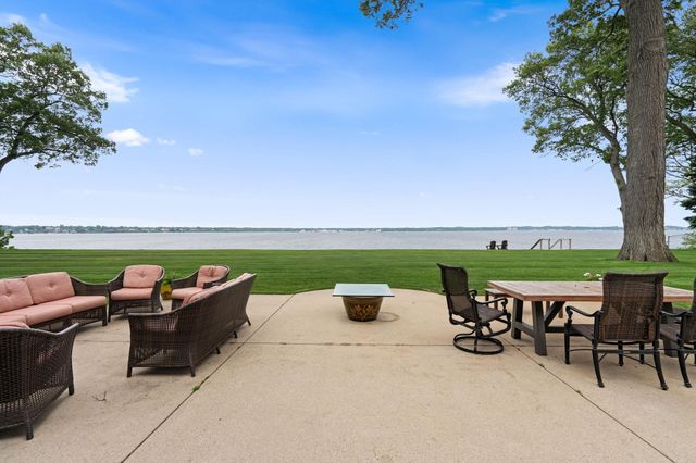 329 W Circle Drive, North Muskegon City, MI 49445