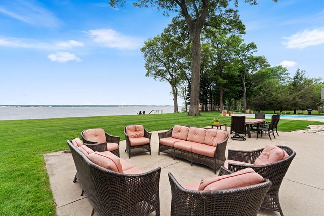 329 W Circle Drive, North Muskegon City, MI 49445