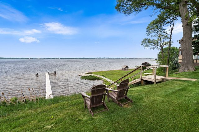 329 W Circle Drive, North Muskegon City, MI 49445