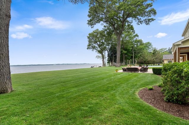 329 W Circle Drive, North Muskegon City, MI 49445