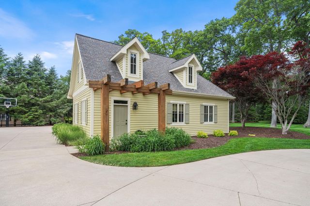 329 W Circle Drive, North Muskegon City, MI 49445