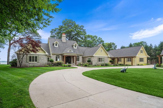 329 W Circle Drive, North Muskegon City, MI 49445