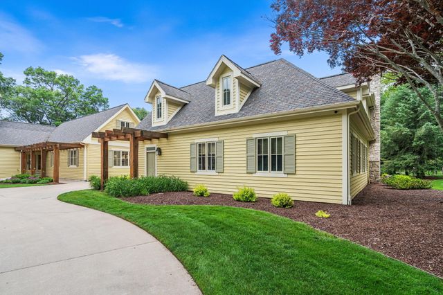 329 W Circle Drive, North Muskegon City, MI 49445