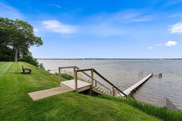 329 W Circle Drive, North Muskegon City, MI 49445