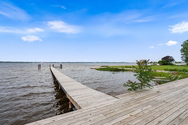 329 W Circle Drive, North Muskegon City, MI 49445