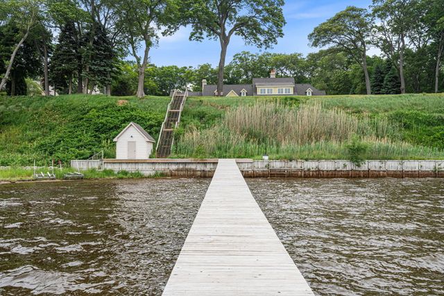 329 W Circle Drive, North Muskegon City, MI 49445