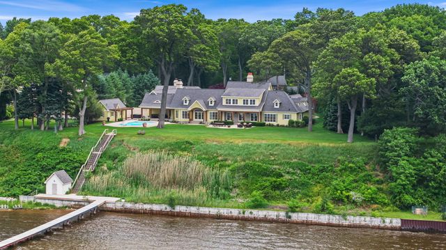 329 W Circle Drive, North Muskegon City, MI 49445