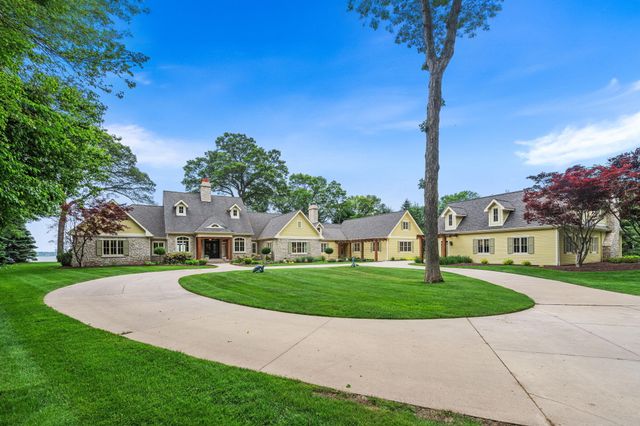 329 W Circle Drive, North Muskegon City, MI 49445