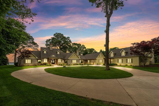 329 W Circle Drive, North Muskegon City, MI 49445