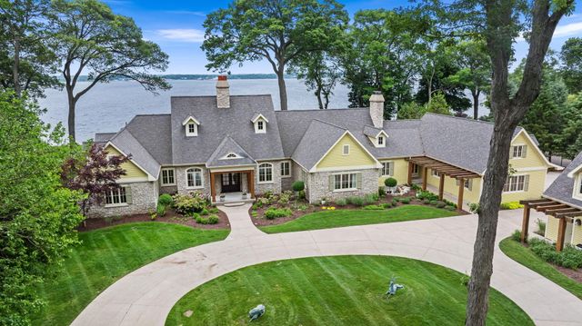 329 W Circle Drive, North Muskegon City, MI 49445