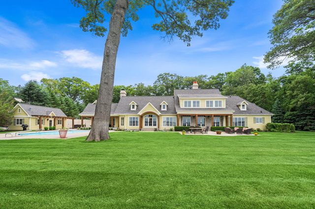 329 W Circle Drive, North Muskegon City, MI 49445