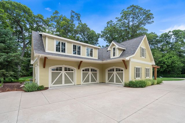 329 W Circle Drive, North Muskegon City, MI 49445