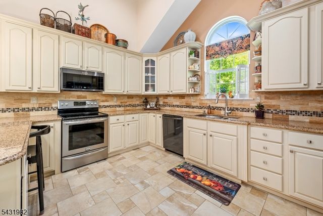 21 Towpath Ln, Stanhope Boro, NJ 07874