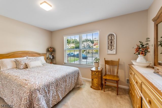 21 Towpath Ln, Stanhope Boro, NJ 07874