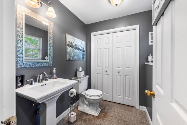 21 Towpath Ln, Stanhope Boro, NJ 07874