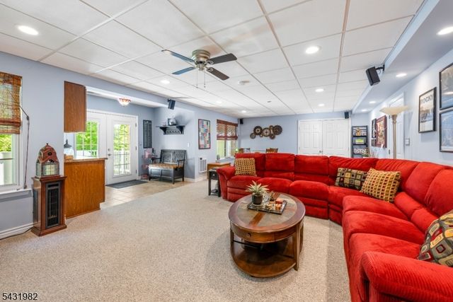21 Towpath Ln, Stanhope Boro, NJ 07874