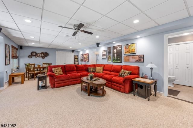 21 Towpath Ln, Stanhope Boro, NJ 07874