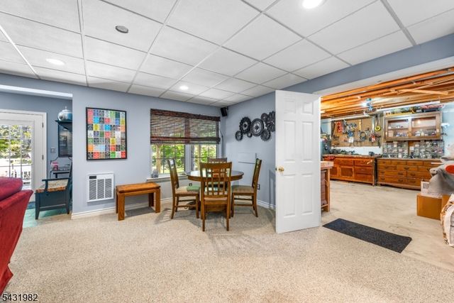 21 Towpath Ln, Stanhope Boro, NJ 07874