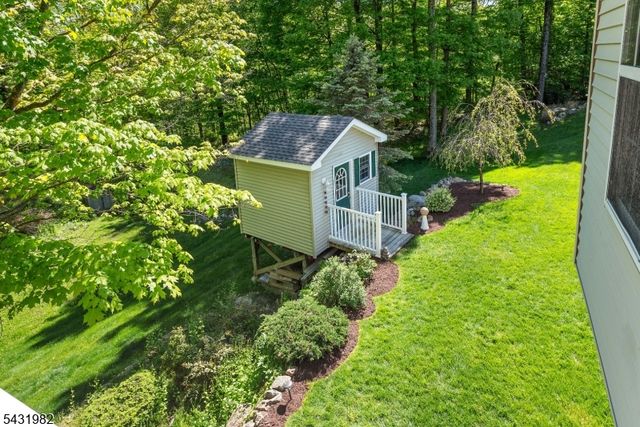 21 Towpath Ln, Stanhope Boro, NJ 07874