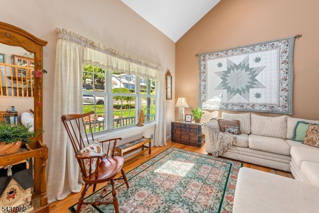 21 Towpath Ln, Stanhope Boro, NJ 07874