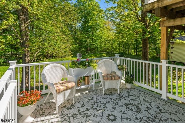 21 Towpath Ln, Stanhope Boro, NJ 07874
