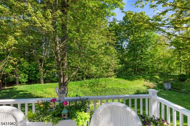21 Towpath Ln, Stanhope Boro, NJ 07874