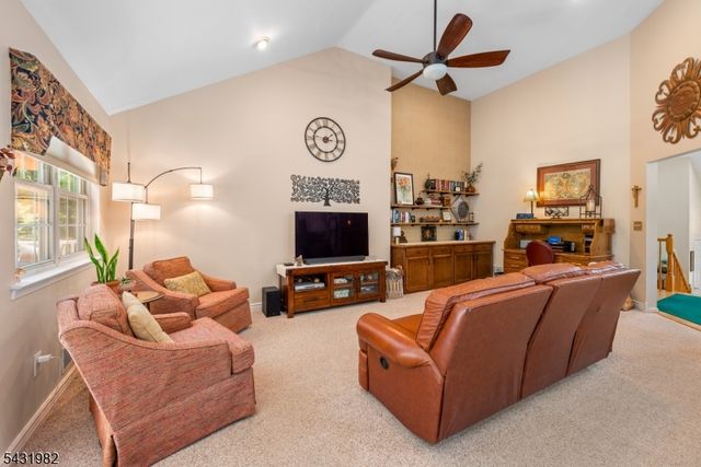 21 Towpath Ln, Stanhope Boro, NJ 07874