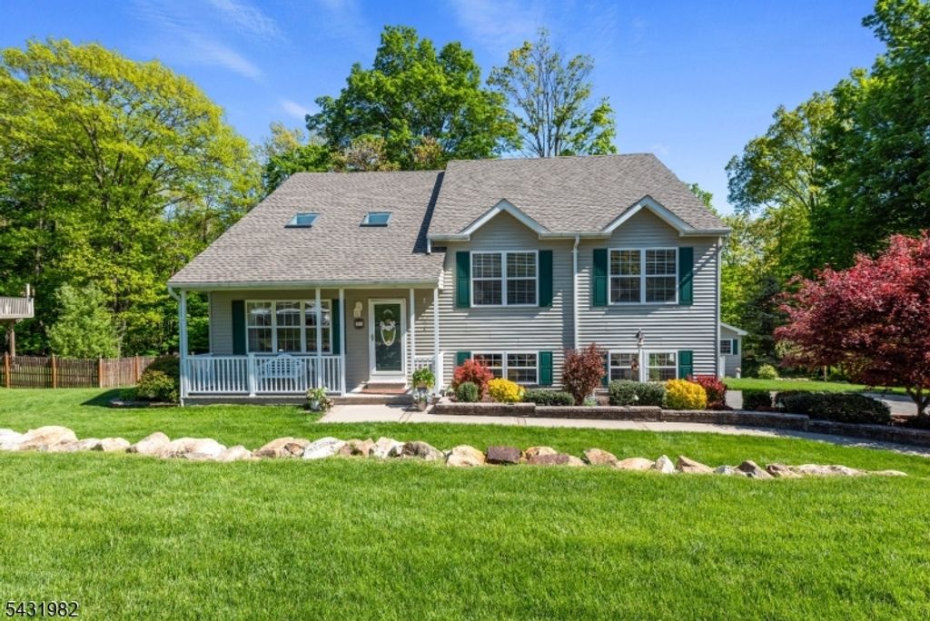 21 Towpath Ln, Stanhope Boro, NJ 07874