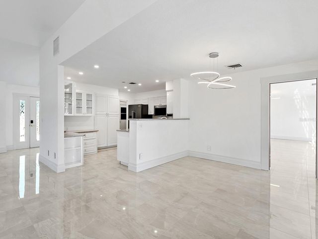 396 BAYSHORE DRIVE, Venice, FL 34285