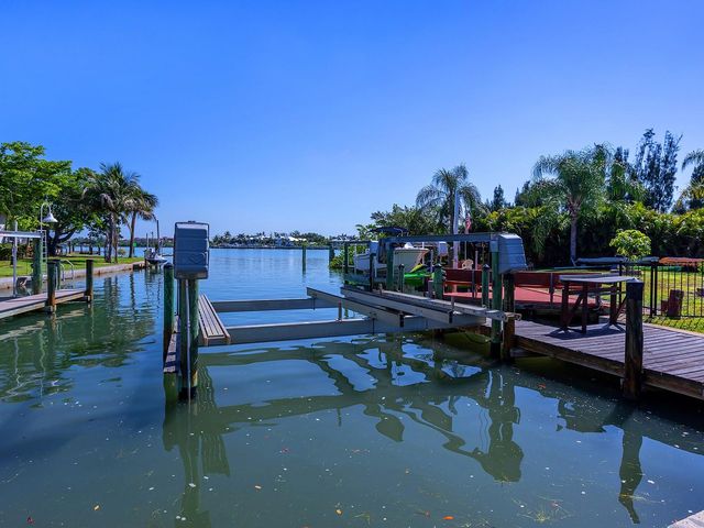 396 BAYSHORE DRIVE, Venice, FL 34285