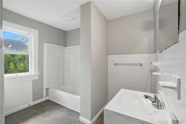 1249 Everett Drive, Dayton, OH 45402