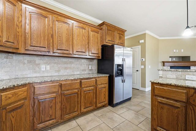 915 SW 79th St, Lawton, OK 73505
