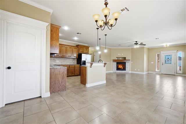 915 SW 79th St, Lawton, OK 73505