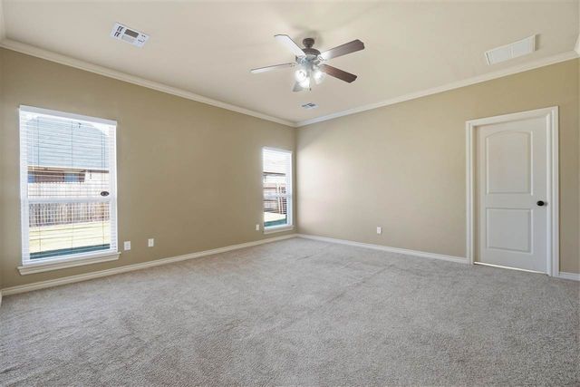 915 SW 79th St, Lawton, OK 73505