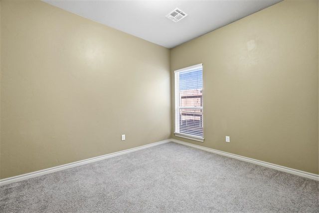915 SW 79th St, Lawton, OK 73505